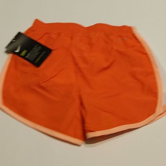 Nike Girls Size 6 Dri-Fit Coral/Peach Shorts. New with Tags. - Picture 2 of 2